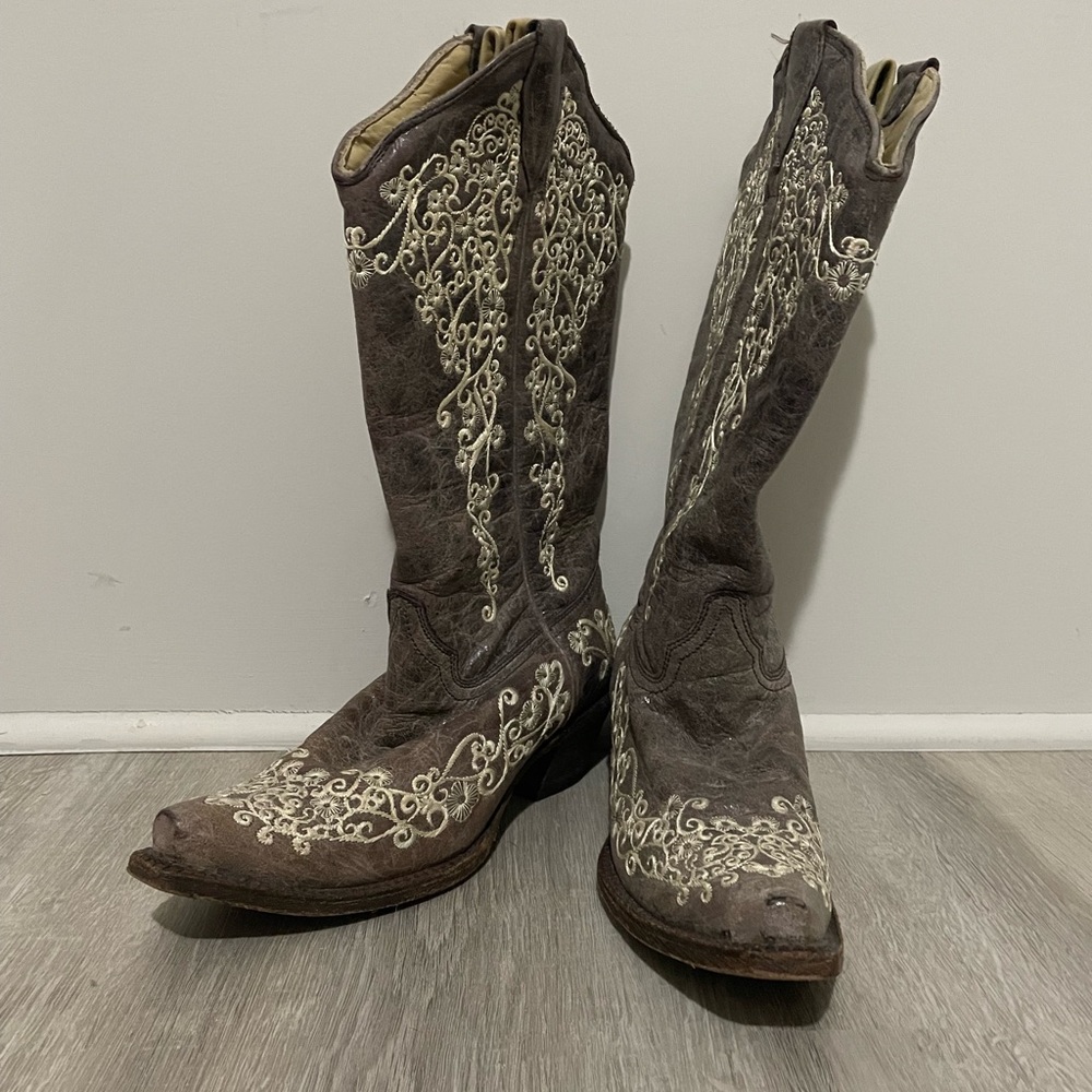 Corral Brown Embroidered Heeled Boots